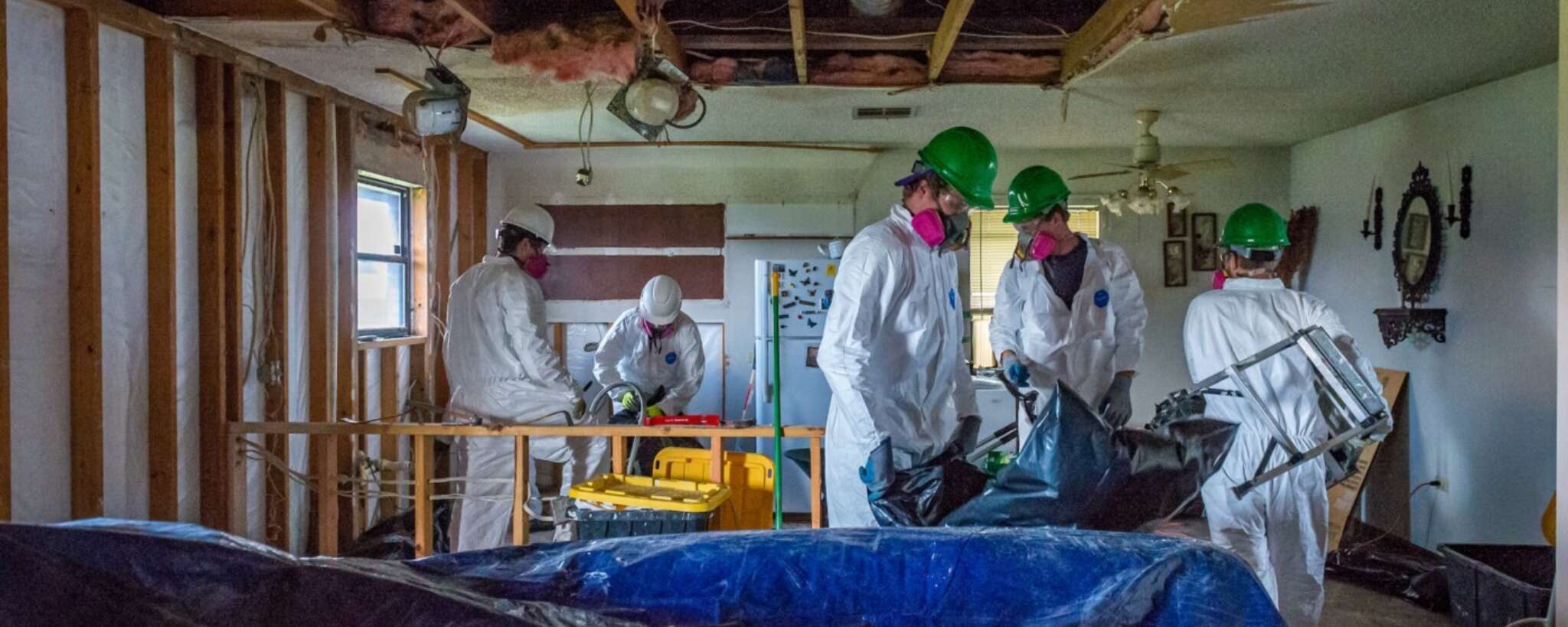 Ang aming-team-clearing-out-Chester's-home